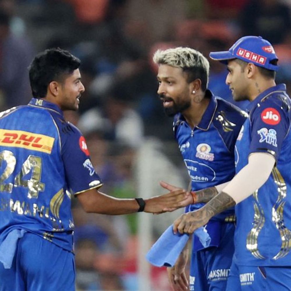 IPL- 200 चेज कर रही गुजरात ने 8वां विकेट गंवाया:मुंबई के अश्विनी कुमार को चौथा विकेट, तेवतिया-राशिद के बाद शाहरुख आउट