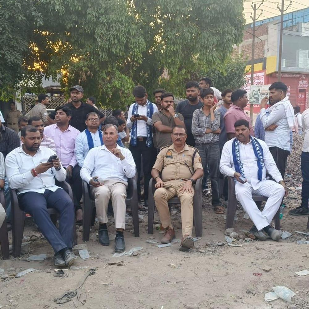 बाबा साहेब की प्रतिमा तोड़ने वाले दोनों युवक अरेस्ट:BSP जिलाध्यक्ष ने भीड़ को शांत कराते हुए नई प्रतिमा स्थापित कराई