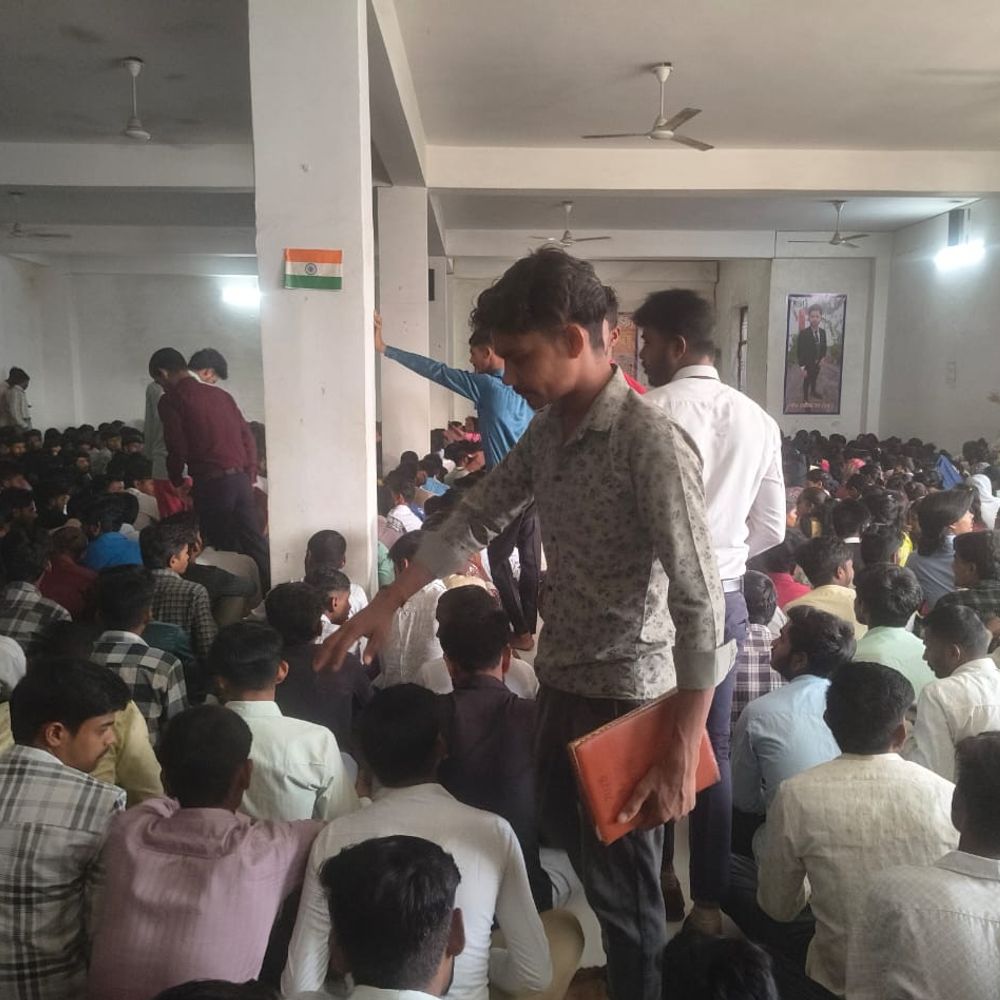 वाराणसी की नेटवर्किंग-कंपनी ने 500 युवक-युवतियां को बनाया बंधक:ब्रेनवॉश कर रिश्तेदारों-परिचितों को फंसाने की ट्रेनिंग, चंगुल से निकले पीड़ितों ने खोली पोल