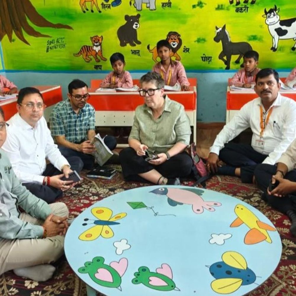 परिषदीय स्कूलों में पहुंची मोनाश यूनिवर्सिटी की टीम:वाराणसी में AI, डिजिटल एजुकेशन पर फोकस, छात्रों से संवाद कर परखी गुणवत्ता