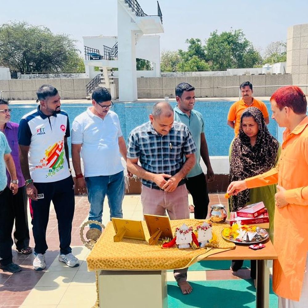 CSJMU का स्विमिंग पुल शुरु, छात्र लेंगे प्रशिक्षण:कोच सिखाएंगे स्विमिंग की बारीकियां, पारंपरिक पूजन भी हुआ