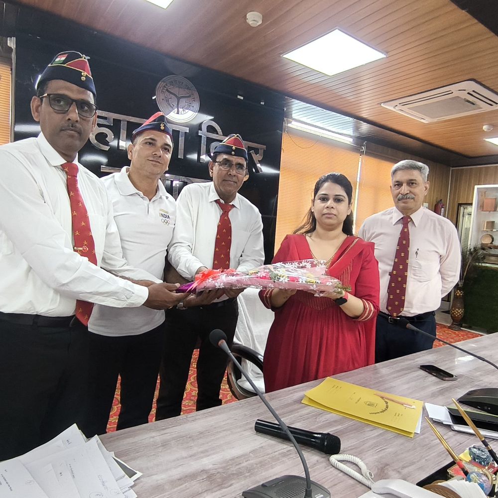 बिजनौर DM ने पूर्व सैनिकों की समस्याएं सुनीं:लंबित शिकायतों के त्वरित निस्तारण का निर्देश, सड़क-भूमि विवाद के मामले आए