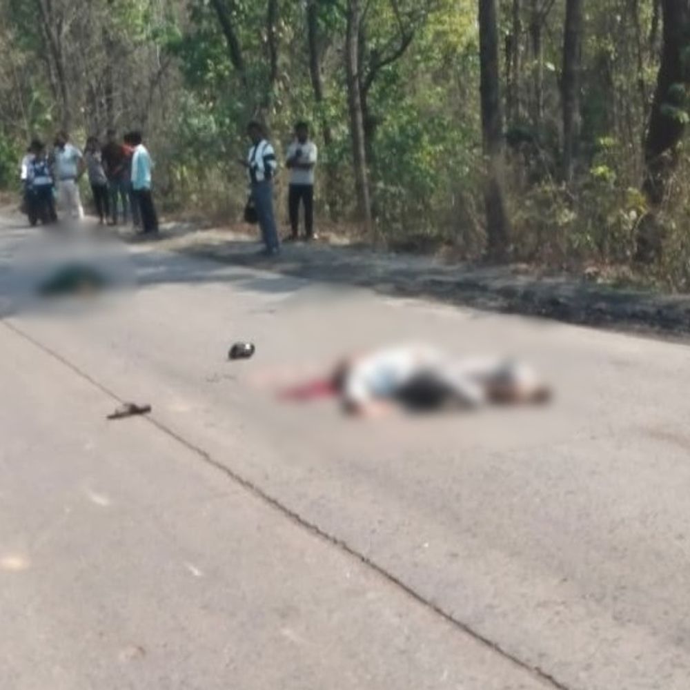 कोरबा में सड़क हादसा, दंपति की मौके पर मौत:  दशगात्र कार्यक्रम में जा रहे थे, भारी वाहन ने मारी टक्कर – Korba News