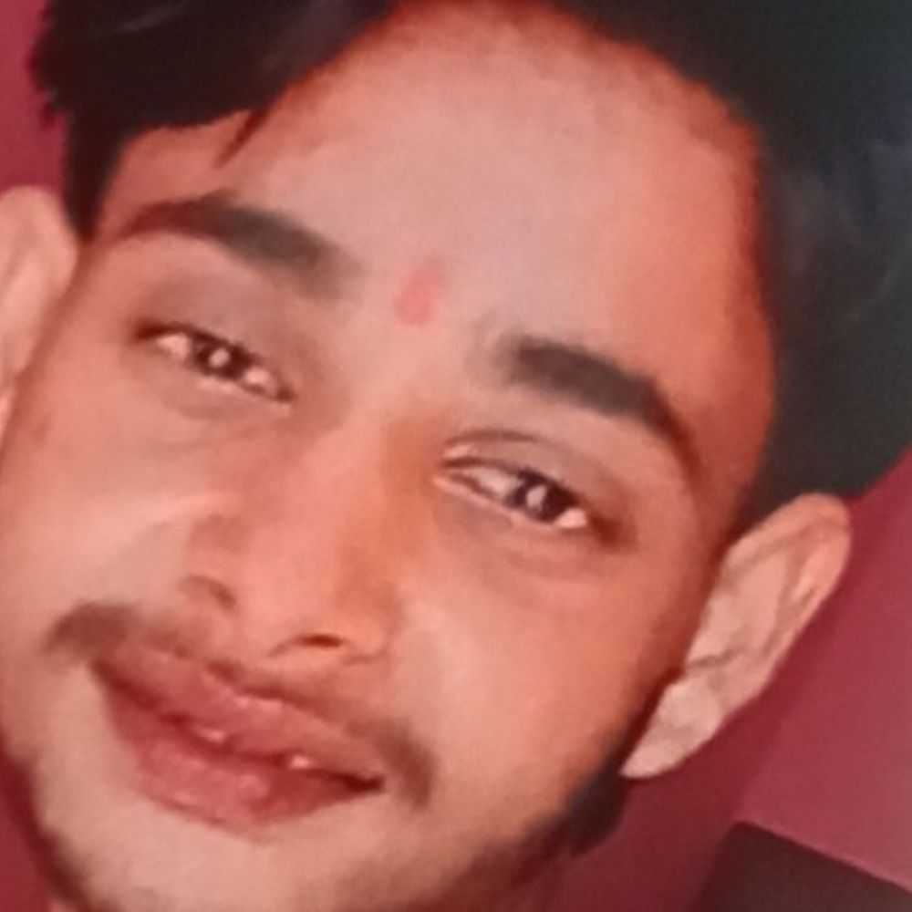 शादी से लौट रहे फोटोग्राफर की सड़क हादसे में मौत:शाहजहांपुर के महुआ पाठक के पास अज्ञात वाहन ने मारी टक्कर