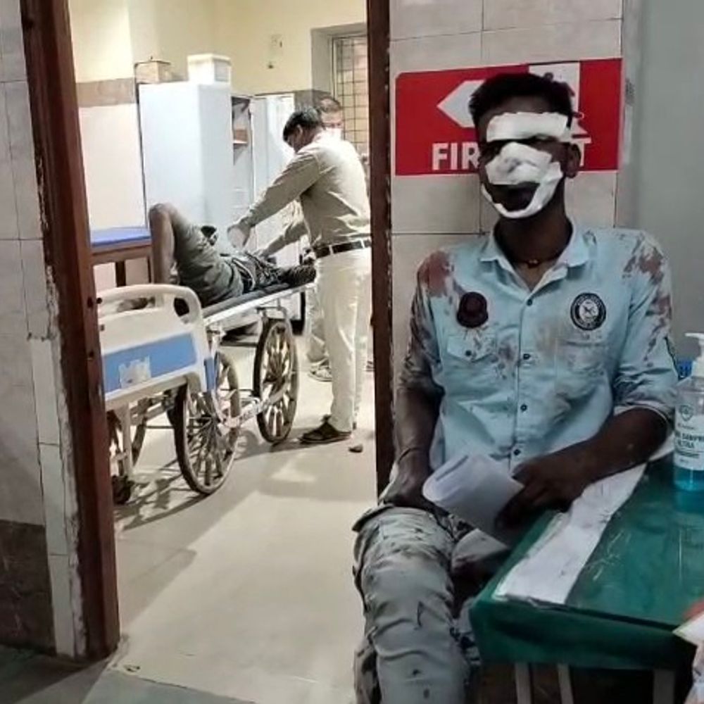 स्पीड-ब्रेकर पर कार स्लो, पीछे से आ रहा टेंपो टकराया:  नीमच शहर में दो युवक घायल, दोनों मनासा के रहने वाले – Neemuch News