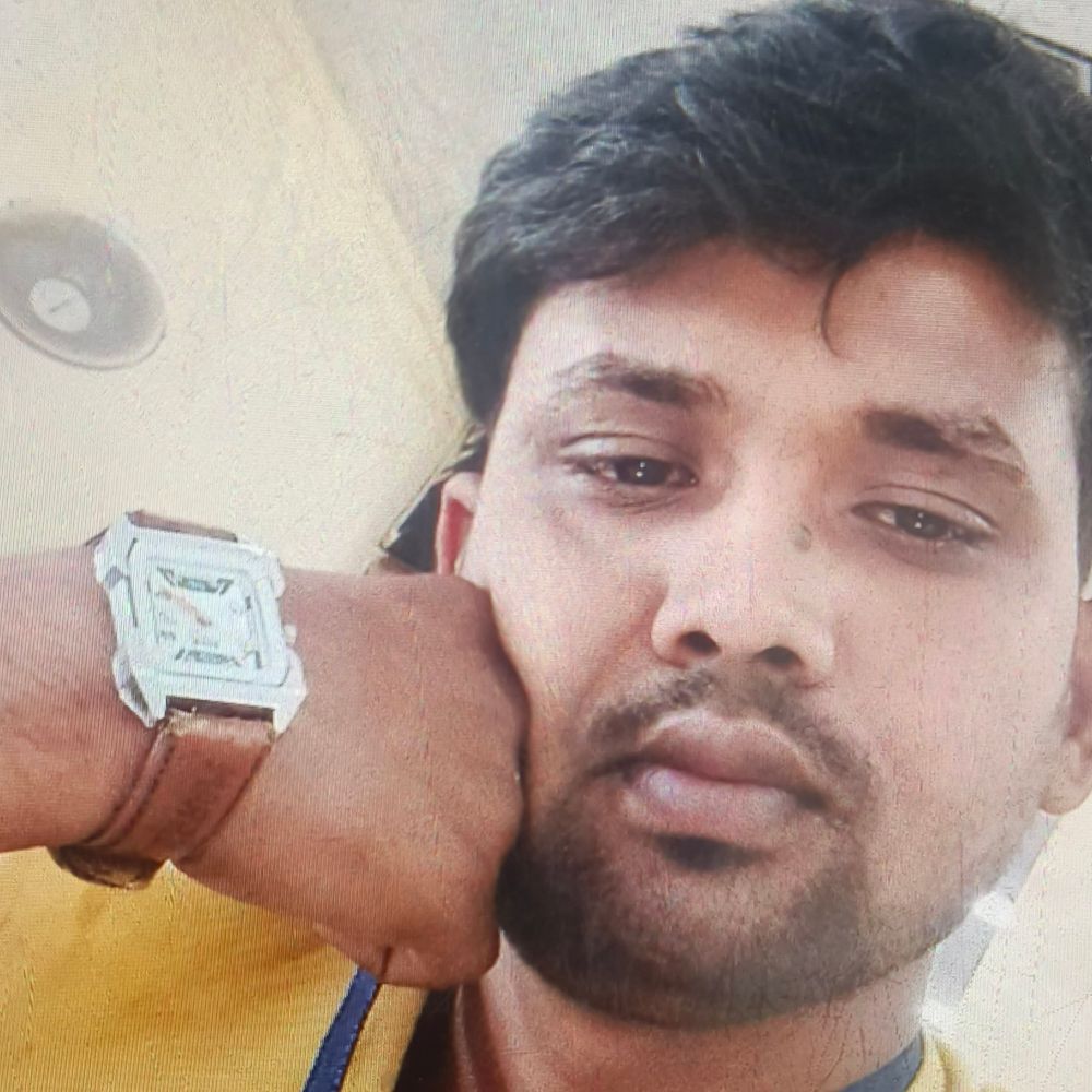 सोनभद्र में सड़क हादसे में बाइक चालक की मौत:4 अन्य साथी गंभीर घायल, ऑटो में मारी टक्कर, बारात से लौट रहे थे घर