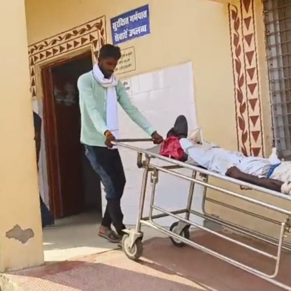 सीधी में बारात से लौट रही पिकअप पलटी:  हादसे में एक की मौत, 20-25 लोग घायल – Sidhi News