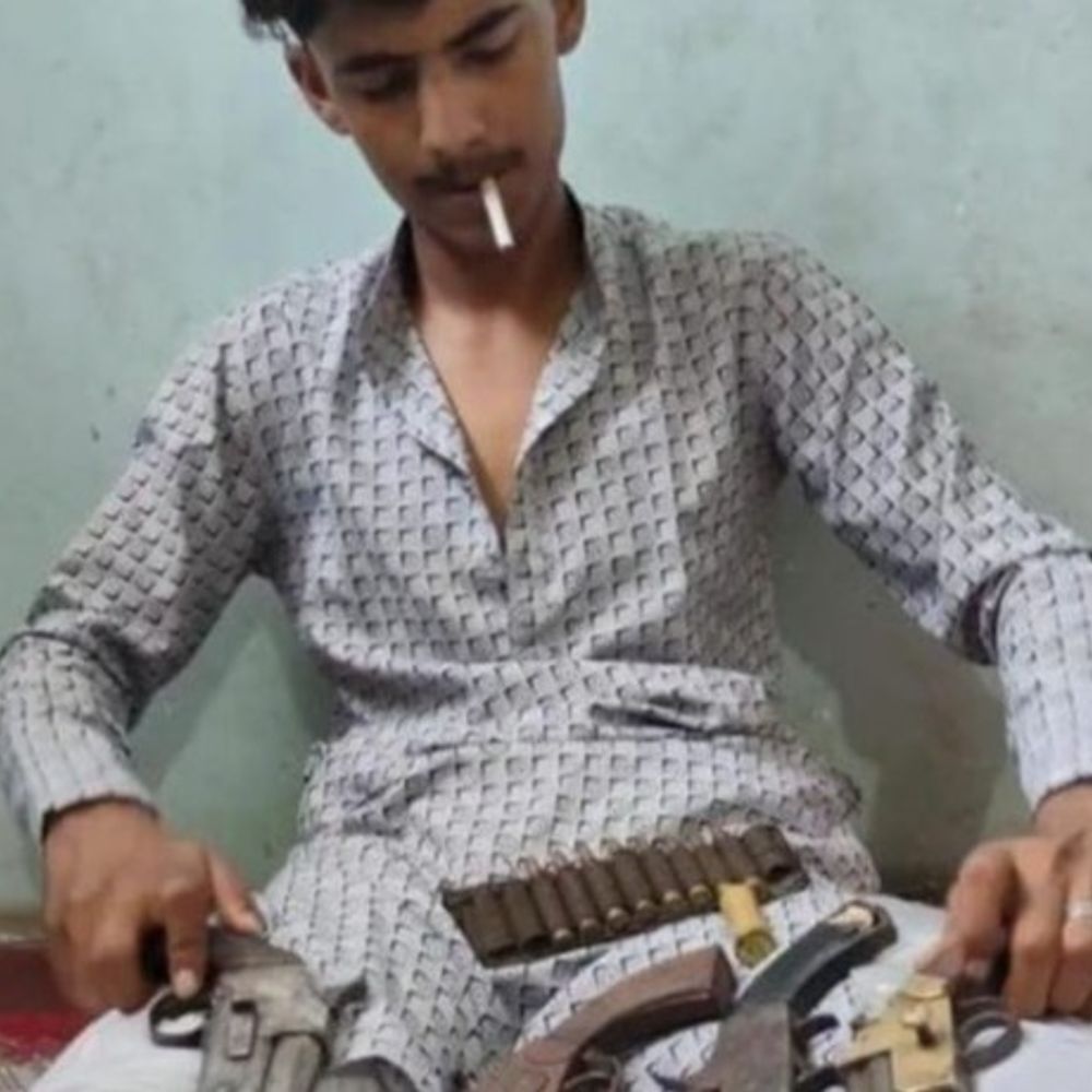 फतेहपुर में तमंचा लहराने वाला युवक गिरफ्तार:सोशल मीडिया पर वीडियो पोस्ट, पुलिस ने की कार्रवाई