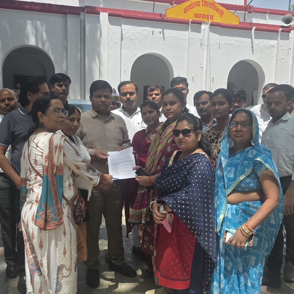 लव जिहाद के खिलाफ लोगों ने सौंपा ज्ञापन:बहराइच में CM से सख्त कानून बनाने की मांग, उठी आवाज