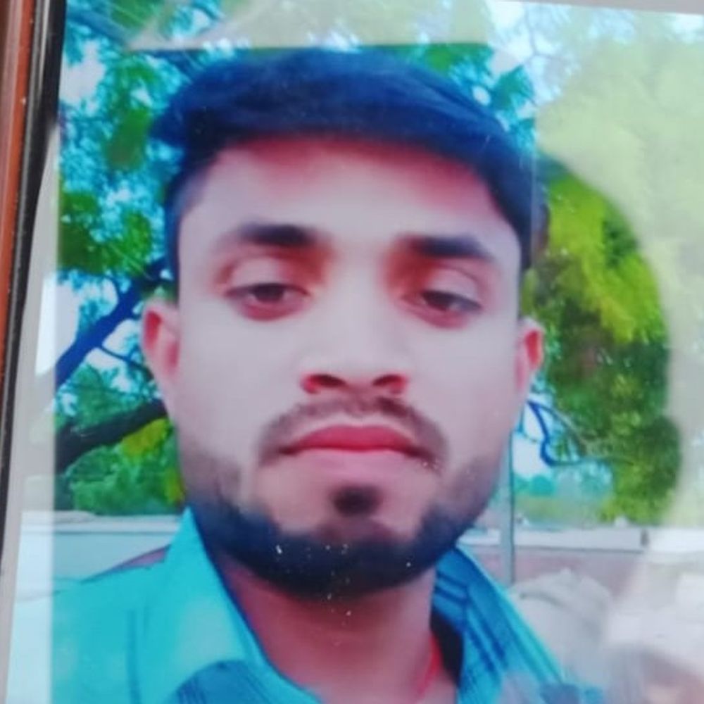 मैनपुरी में 20 वर्षीय युवक ने की आत्महत्या:परिजनों ने कमरे में पंखे से लटका देखा शव, शराब का आदी था