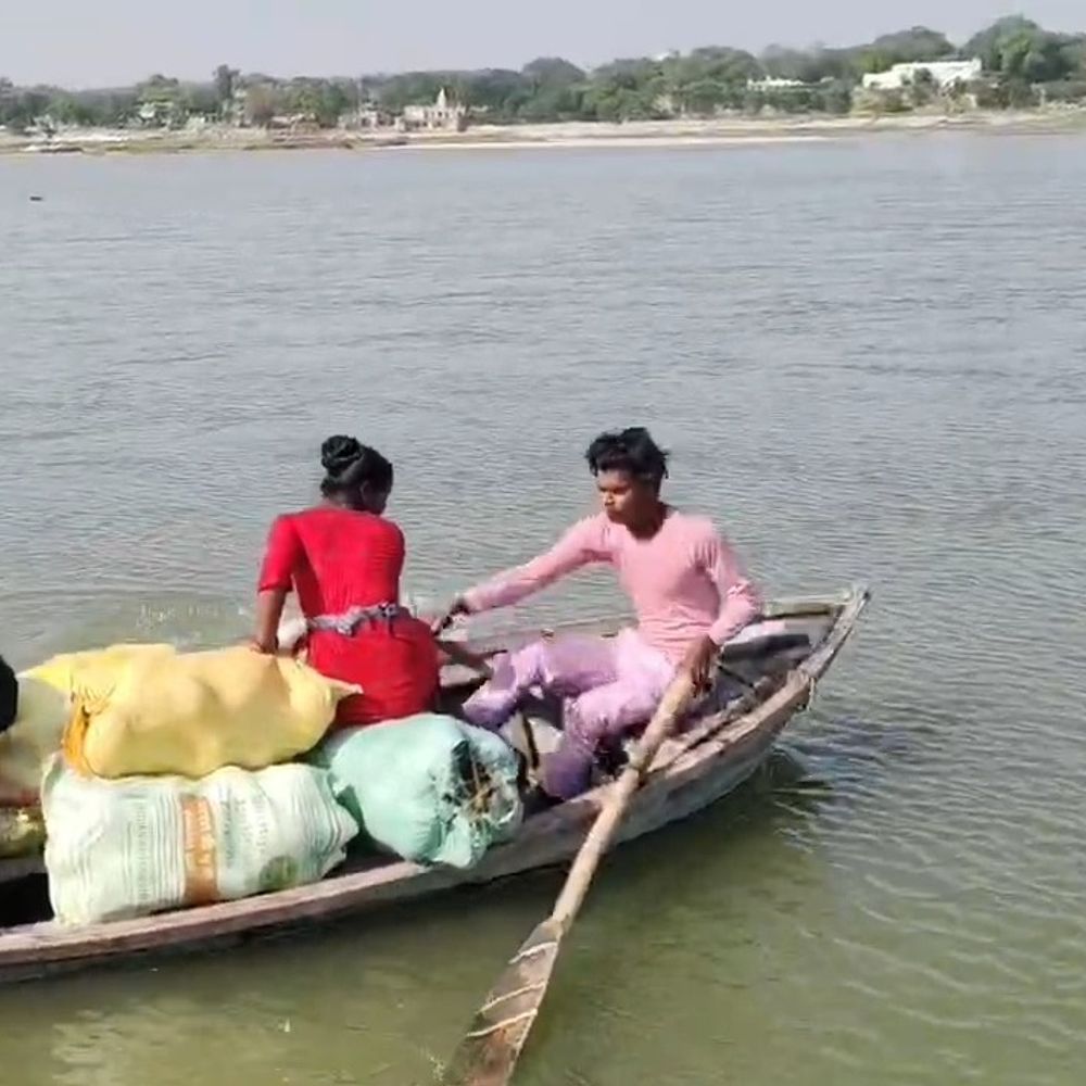 उन्नाव में गंगा की धारा प्रवाह बदली, फसलें बर्बाद:गर्मी के साथ सब्जी किसानो का नुकसान