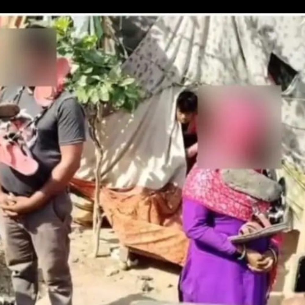 हाथरस में दंपति को जूते की माला पहनाने का मामला:अपने भाई को जूते की माला पहनाने वाला दूसरा भाई गिरफ्तार