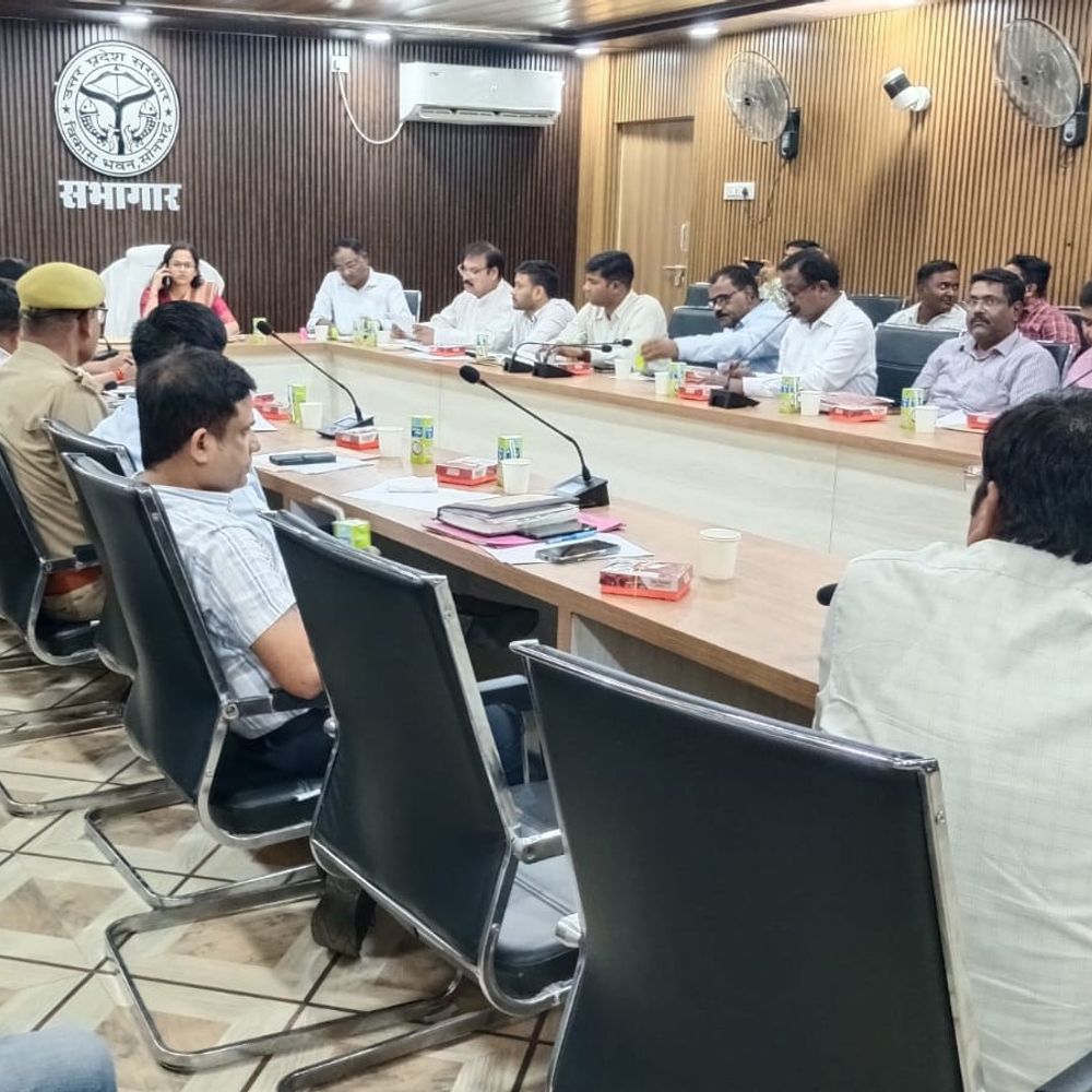 सोनभद्र में उद्योग व्यापार बंधु की बैठक आयोजित:मुख्य विकास अधिकारी की अध्यक्षता में व्यापारी समस्याओं पर चर्चा