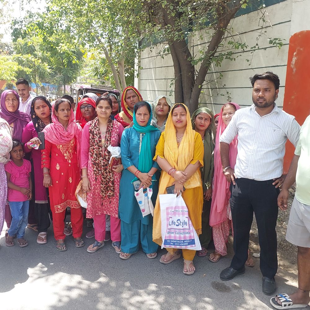 मेरठ में स्मार्ट मीटर के खिलाफ ग्रामीणों का विरोध:सोफिपुर में प्रदर्शन, भारी बिल से परेशान महिलाएं सड़क पर उतरीं