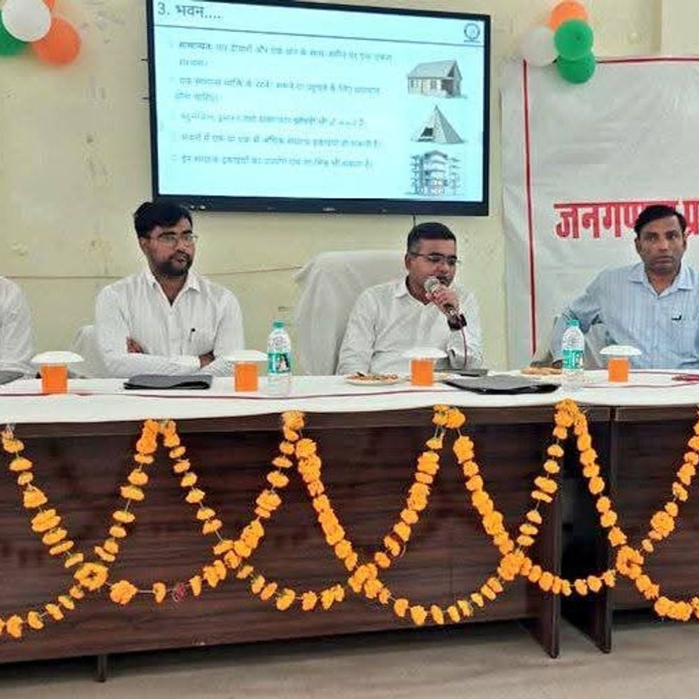 ललितपुर में जनगणना कार्मिकों का प्रशिक्षण दूसरे दिन भी जारी:मास्टर ट्रेनर्स ने 2027 जनगणना कार्य की बारीकियां बताईं