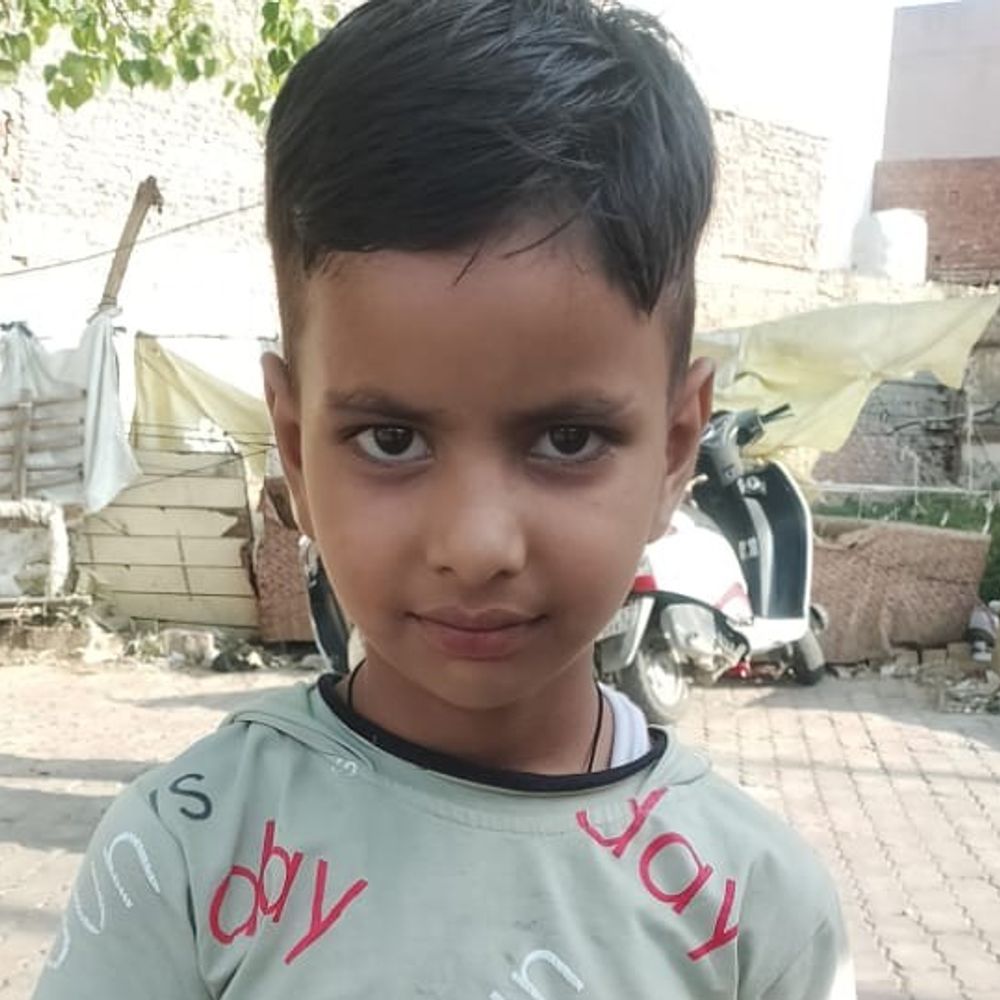 गंगा स्नान करने गए दो भाई डूबे, एक की मौत:दूसरे की हालत गंभीर, डेढ़ घंटे की मशक्कत के बाद गोताखोरों ने निकाला बाहर