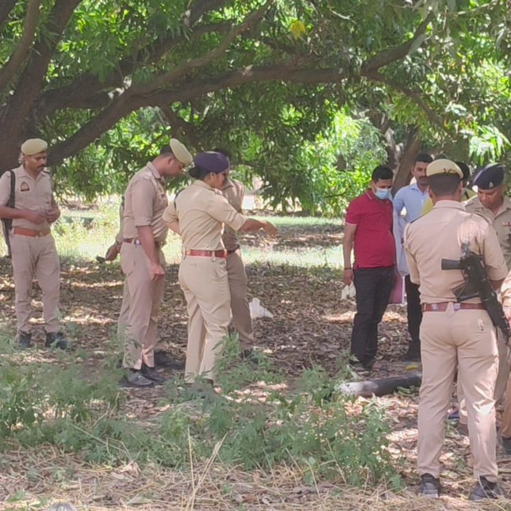 उन्नाव में खेत के पास महिला का शव मिला:पहचान के बाद लोगों से पूछताछ, CCTV खंगाल रही पुलिस