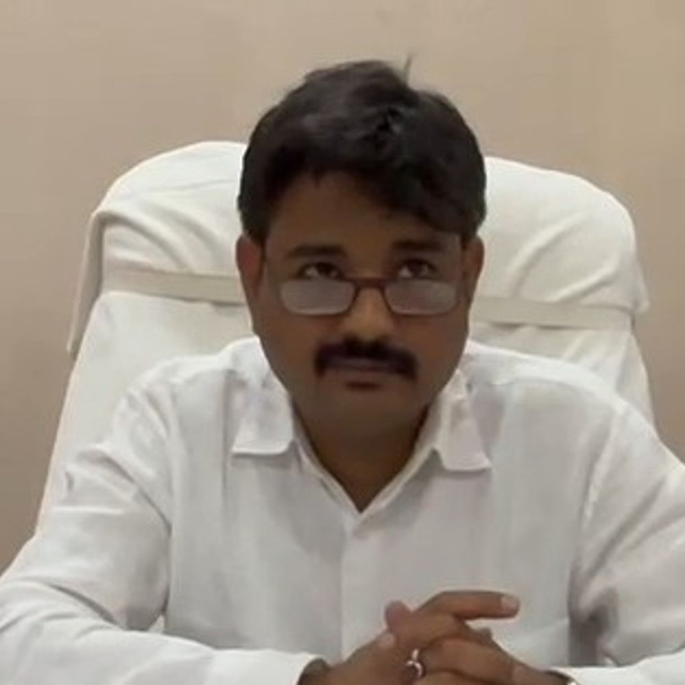 उन्नाव में करोड़ों के खेल मैदान बदहाल:एक साल से पार्क का उद्घाटन रुका, युवाओं को प्रैक्टिस की जगह नहीं