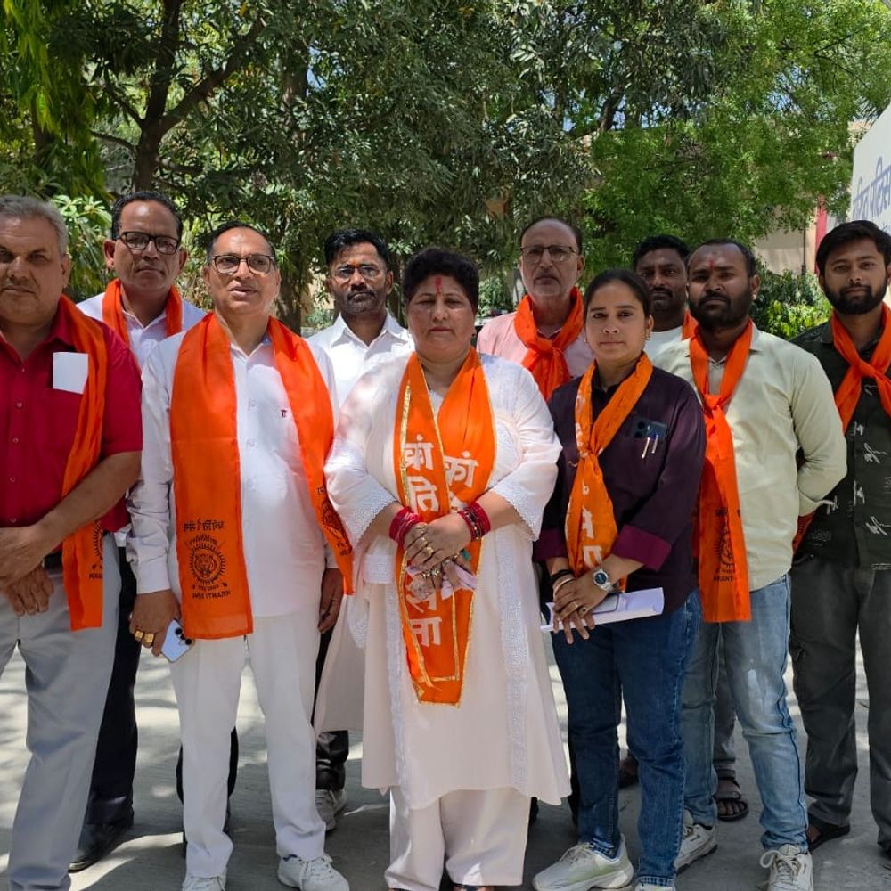 धर्मांतरण विवाद में क्रांति सेना की एंट्री:सीकरी प्रकरण में बढ़ा दबाव, क्रांति सेना ने एसपी देहात को सौंपा ज्ञापन; कार्रवाई की मांग