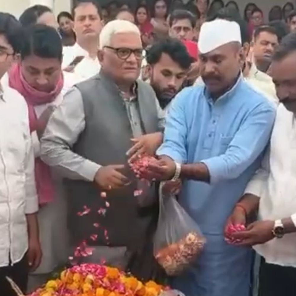 पूर्व मंत्री अरुण कुमार सिंह मुन्ना को अंतिम विदाई:कांग्रेस जिलाध्यक्ष ने कहा- पार्टी को मजबूत करने में समर्पित रहा जीवन