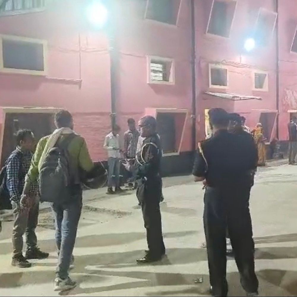 रायबरेली जिला अस्पताल में तीमारदार-सुरक्षा गार्ड भिड़े:विवाद का वीडियो सामने आया, भाजपा नेता से जुड़े बताए जा रहे लोग