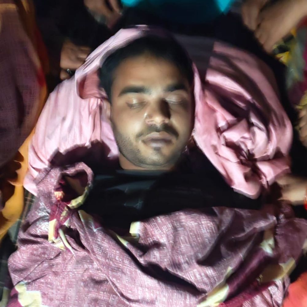 शादी के सात महीने बाद युवक ने की आत्महत्या:फर्रुखाबाद में फांसी के फंदे से लटका युवक, पत्नी के मायके जाने से था नाराज