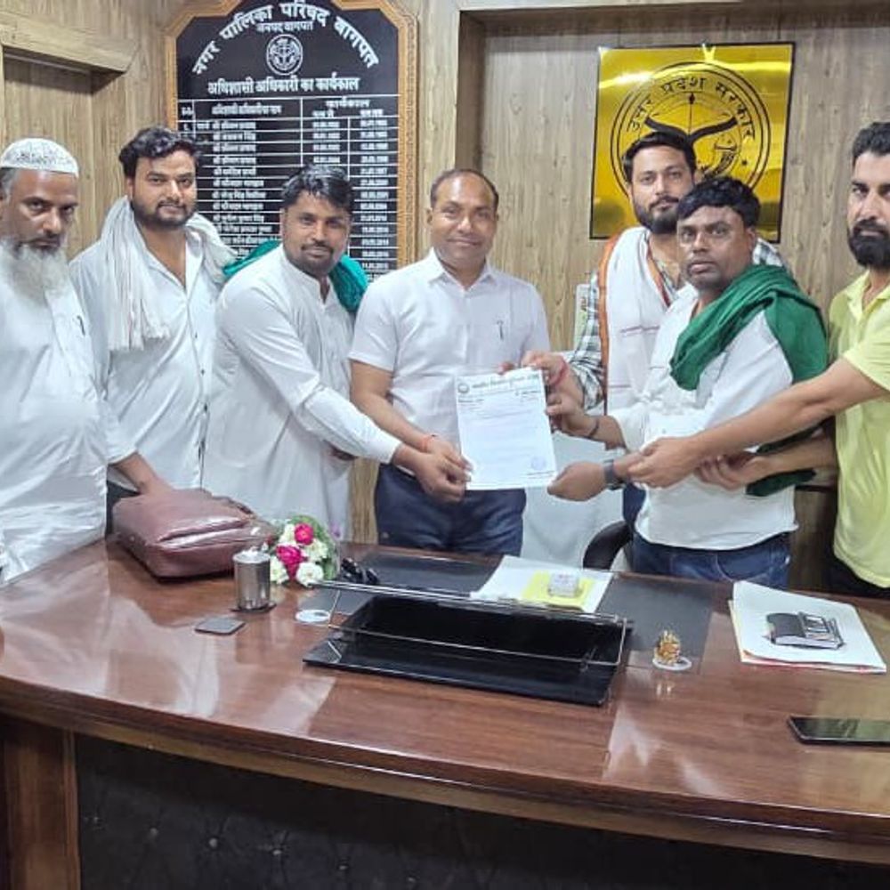 बागपत में गरीब परिवारों के लिए बारात घर की मांग:भारतीय किसान यूनियन अखंड ने नगर पालिका को सौंपा ज्ञापन