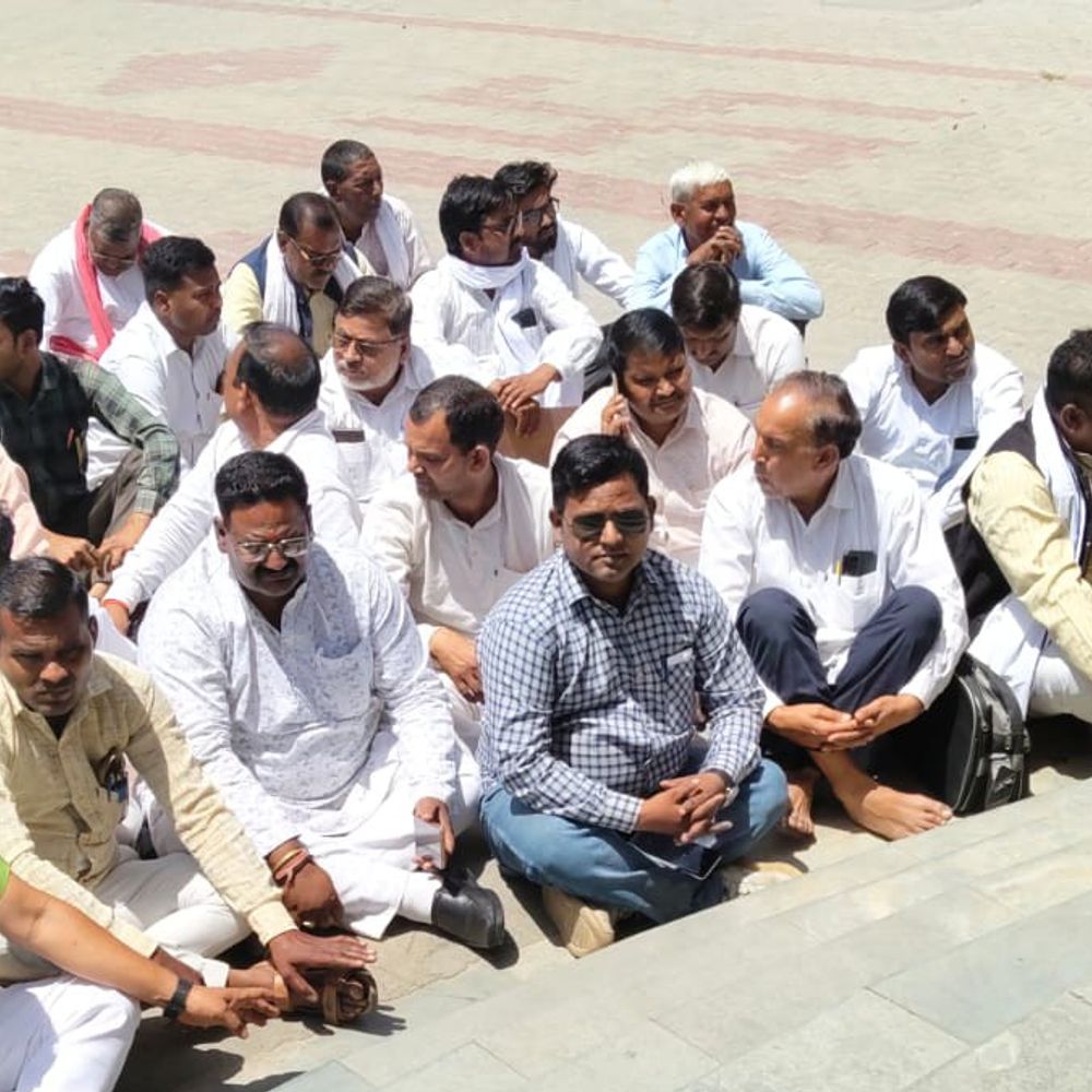 कासगंज में प्रधान संगठन ने मुख्यमंत्री को ज्ञापन सौंपा:त्रिस्तरीय पंचायतों का कार्यकाल बढ़ाने की मांग की