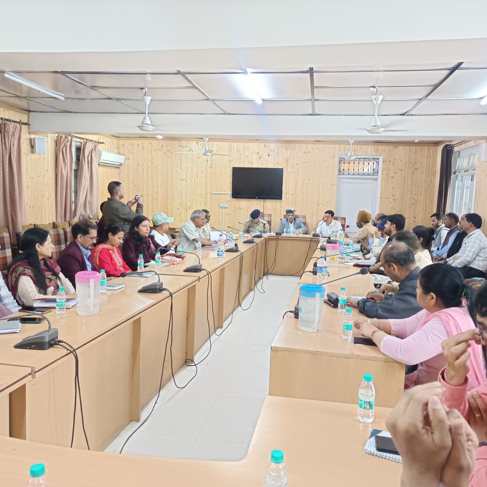 रामपुर में लोक शिकायत निवारण समिति की बैठक:  देलठ–नागाधर सड़क और ओवरब्रिज निर्माण पर चर्चा, पैदल पथ और पार्किंग निर्माण पर जोर – Rampur (Shimla) News