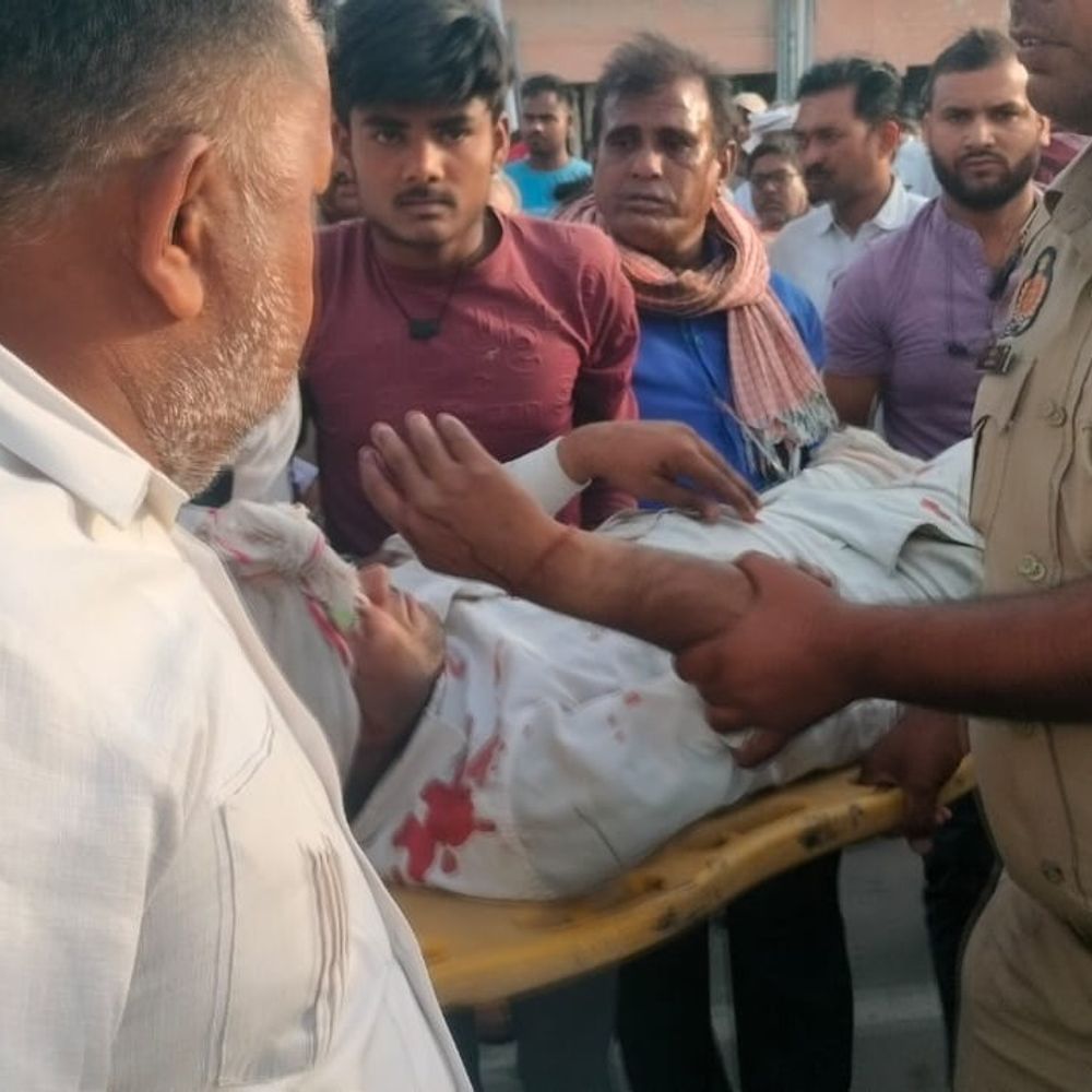 संतकबीरनगर में ऑटो-ट्रक टक्कर में महिला की मौत:रामजानकी मार्ग पर पांच घायल, दो बच्चों की हालत गंभीर