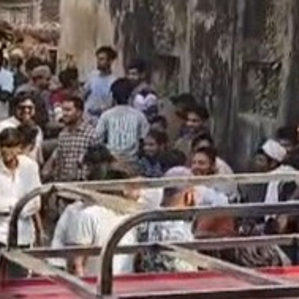 जमुई में प्रेमी जोड़े का ‘ऑन द स्पॉट’ निकाह:  गांव वालों ने पकड़ा, परिवार की मौजूदगी में शादी कराई, वीडियो वायरल – Jamui News