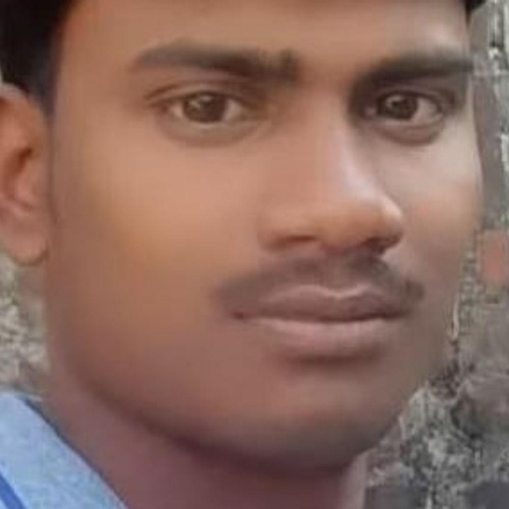 सीतापुर में NH-30 पर हादसा, दो युवकों की मौत:लखनऊ से मरीज देखकर लौटते समय खड़े टैंकर से टकराई बाइक, दोनों की मौत