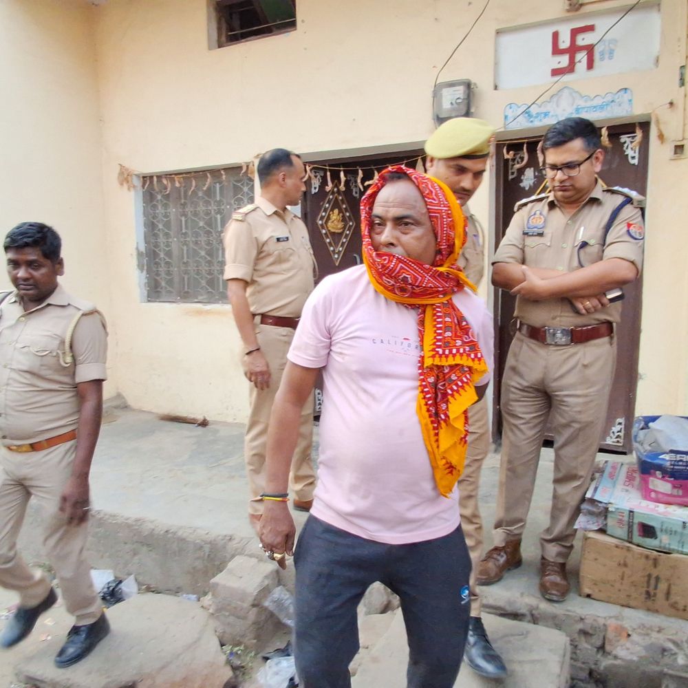 गाजीपुर में अवैध देह व्यापार का भंडाफोड़:संचालक महेंद्र यादव गिरफ्तार, पुलिस ने की कार्रवाई