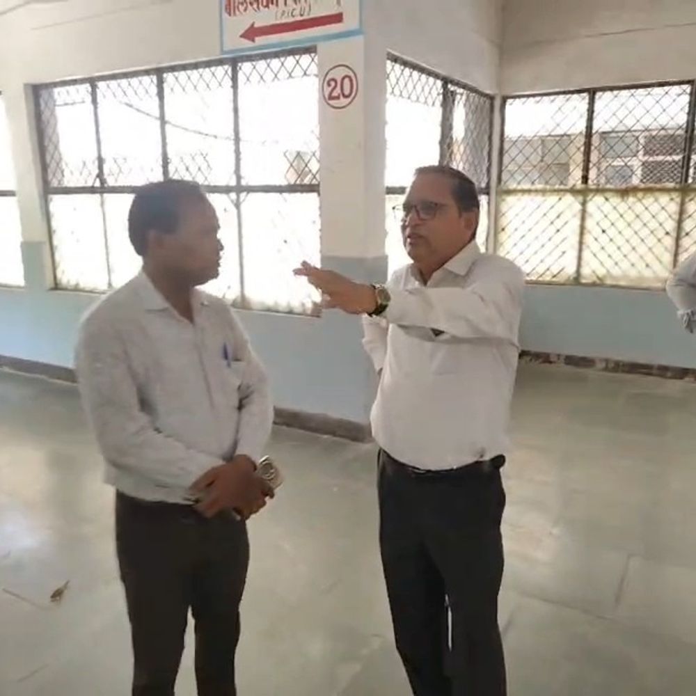 लोहिया अस्पताल में ठंडे पानी की व्यवस्था नहीं:सीएमओ ने निरीक्षण में जताई नाराजगी, निर्माण कार्य भी धीमा; सुधार के दिए निर्देश