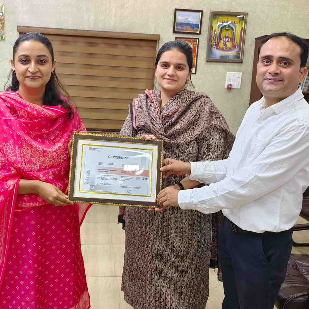 बुलंदशहर कलेक्ट्रेट को मिला ISO प्रमाण पत्र:प्रदेश की पहली कलेक्ट्रेट बनी, विभिन्न मानकों पर खरी उतरी