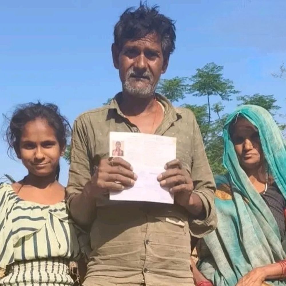 हरदोई में 11 वर्षीय बच्ची को मिला पक्का घर:DM की पहल पर आवास योजना स्वीकृत, पहली किस्त जारी