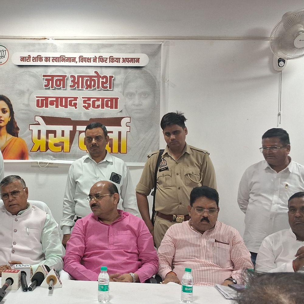 नारी शक्ति मुद्दे पर सियासत तेज:प्रभारी मंत्री धर्मवीर प्रजापति बोले- विपक्षियों ने जानबूझकर लटकाने, भटकाने और अटकाने का काम किया