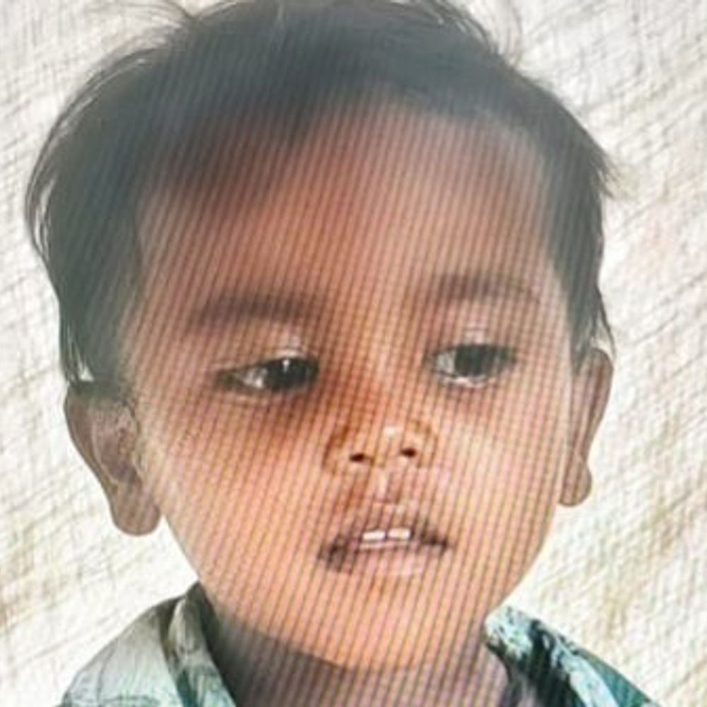 बस की चपेट में आने यूकेजी के छात्र की मौत:फतेहपुर के लखनहा गांव में हुआ हादसा, स्कूल बस से उतर बोतल उठाने झुका था छात्र