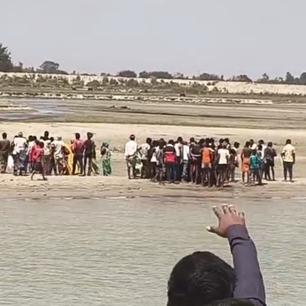 श्रावस्ती में राप्ती नदी में दो बच्चियों की डूबकर मौत:नहाते समय पैर फिसलने से हुआ हादसा, घर से 500 मीटर दूर मिला शव