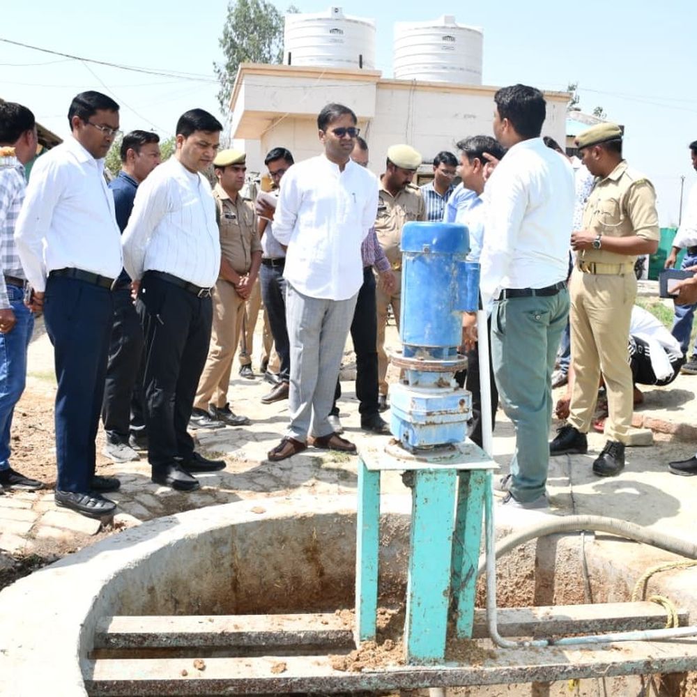 DM ने कारीखेड़ा गौ संरक्षण केंद्र का किया निरीक्षण:पेयजल, चारे और देखभाल पर निर्देश, हर तीसरे दिन बाहर छोड़े जाएं