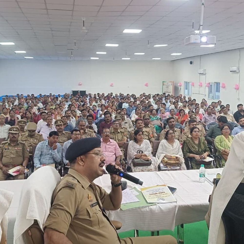 होमगार्ड्स एनरोलमेंट-2025 परीक्षा को लेकर बैठक:उन्नाव में SSP-ADM ने केंद्र प्रभारियों से समस्या पूछी, निष्पक्षता पर जोर