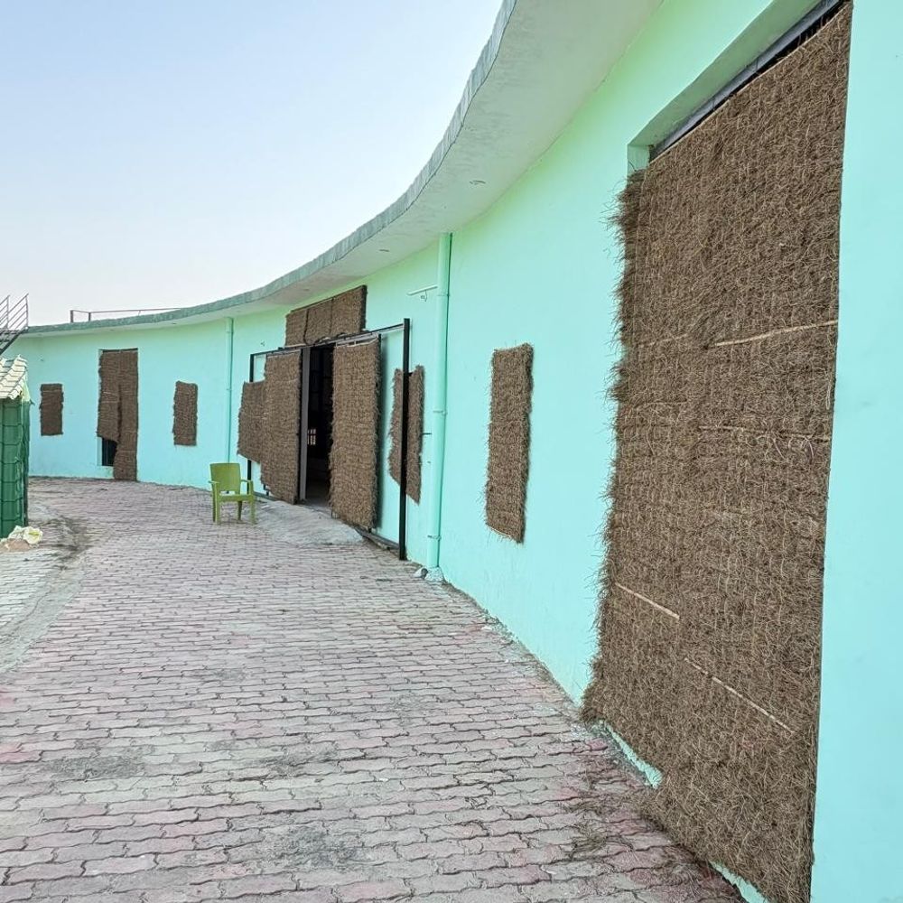 सफारी पार्क में वन्यजीवों को गर्मी से बचाने के इंतजाम:इटावा में यमुना-चंबल के बीहड़ों में बढ़ते तापमान के कारण तैयारी