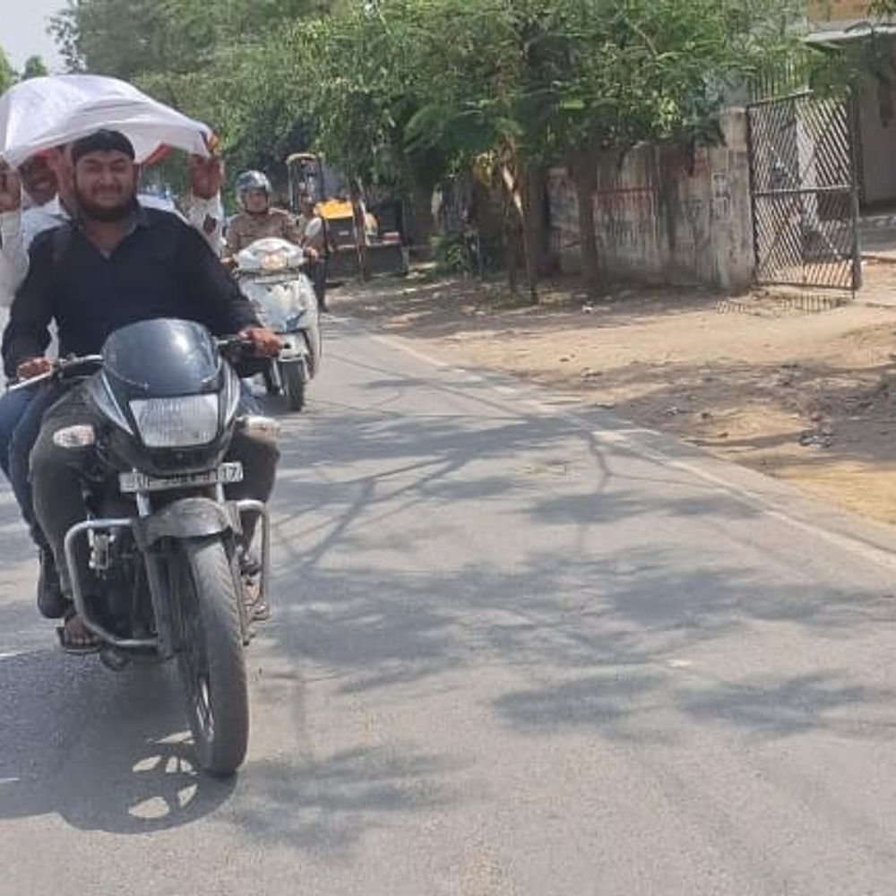 आजमगढ़ में 42 डिग्री पहुंच तापमान:भीषण गर्मी में बिजली की कटौती ने रुलाया, सड़कों पर पसरा सन्नाटा