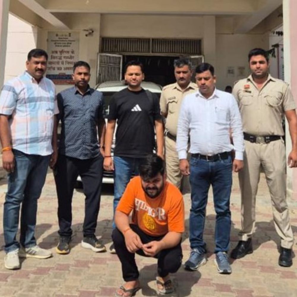 UP STF और आजमगढ़ पुलिस की संयुक्त छापेमारी:50000 का इनामी गिरफ्तार, अवैध शराब की तस्करी में था शामिल