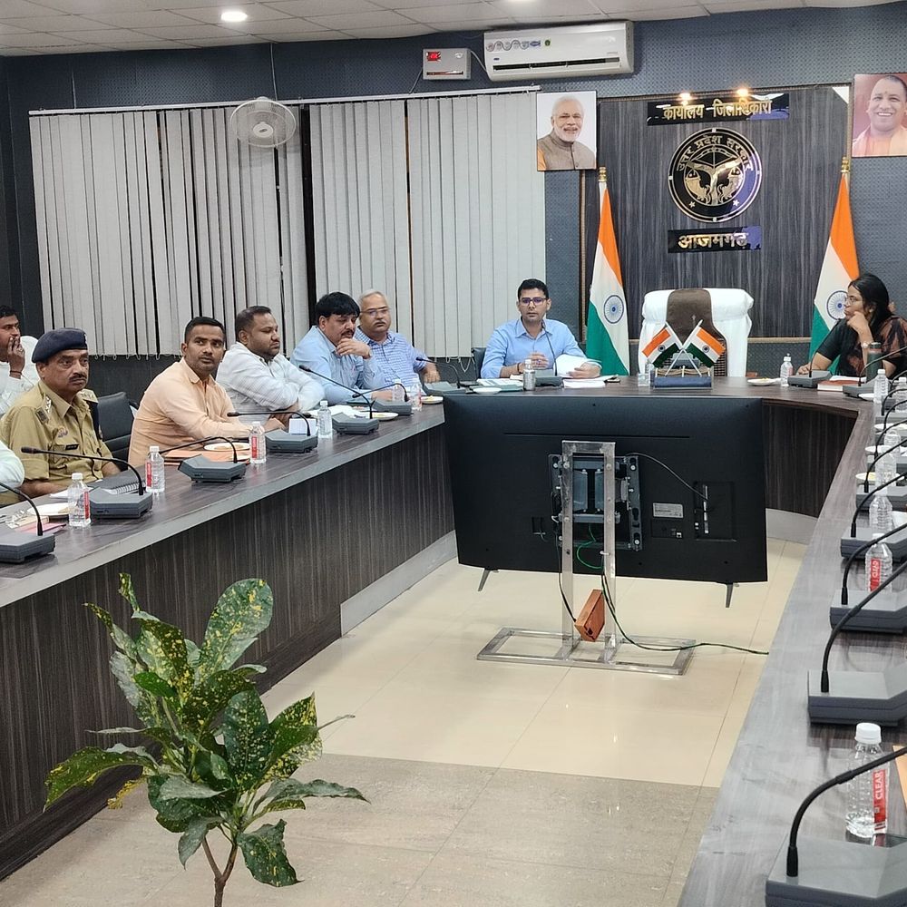 आजमगढ़ सीडीओ ने की वृक्षारोपण और गंगा समिति की बैठक:वृक्षारोपण महाअभियान को लेकर तेजी से जुट जाए सभी विभागों के अधिकारी