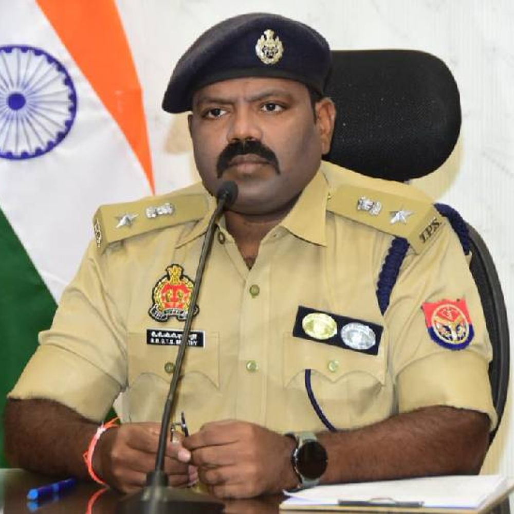 झांसी में 370 सिपाहियों और 15 ड्राइवरों का ट्रांसफर:थाने-चौकियों में कई साल से तैनात थे, सबसे ज्यादा प्रेमनगर थाने के पुलिसकर्मी बदले