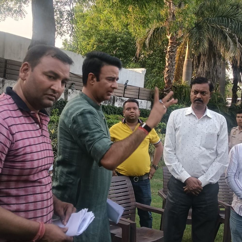 आज फिर संगीत सोम से मिलेंगे सेंट्रल मार्केट के व्यापारी:बोले समाधान नहीं निकला तो कल से बदलेगी प्रदर्शन की रूपरेखा, 12 दिन से जारी है धरना