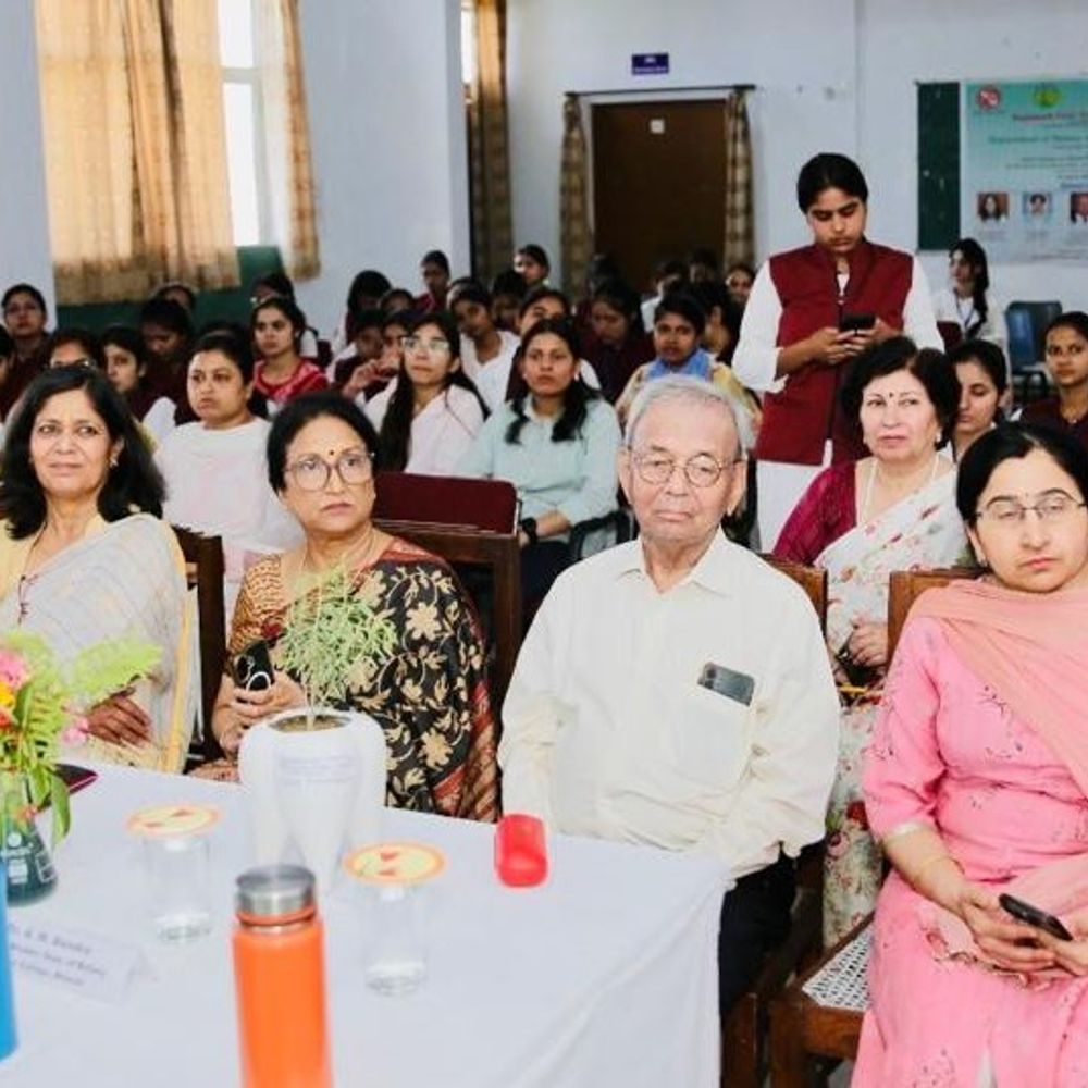 रघुनाथ गर्ल्स कॉलेज में मनाया गया नवाचार दिवस:औषधीय मसालों से स्वास्थ्य और ऊर्जा विकल्पों पर मंथन ,इंटर यूनिवर्सिटी प्रतियोगिता में छात्रों ने दिखाए इनोवेटिव मॉडल