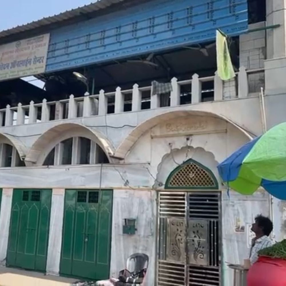 मस्जिद पर चलेगा बुलडोजर, नोटिस से उड़े होश:प्रयागराज के मुस्लिमों में इसी पर बहस, कमेटी–तंजीमें हाईकोर्ट की तैयारी में