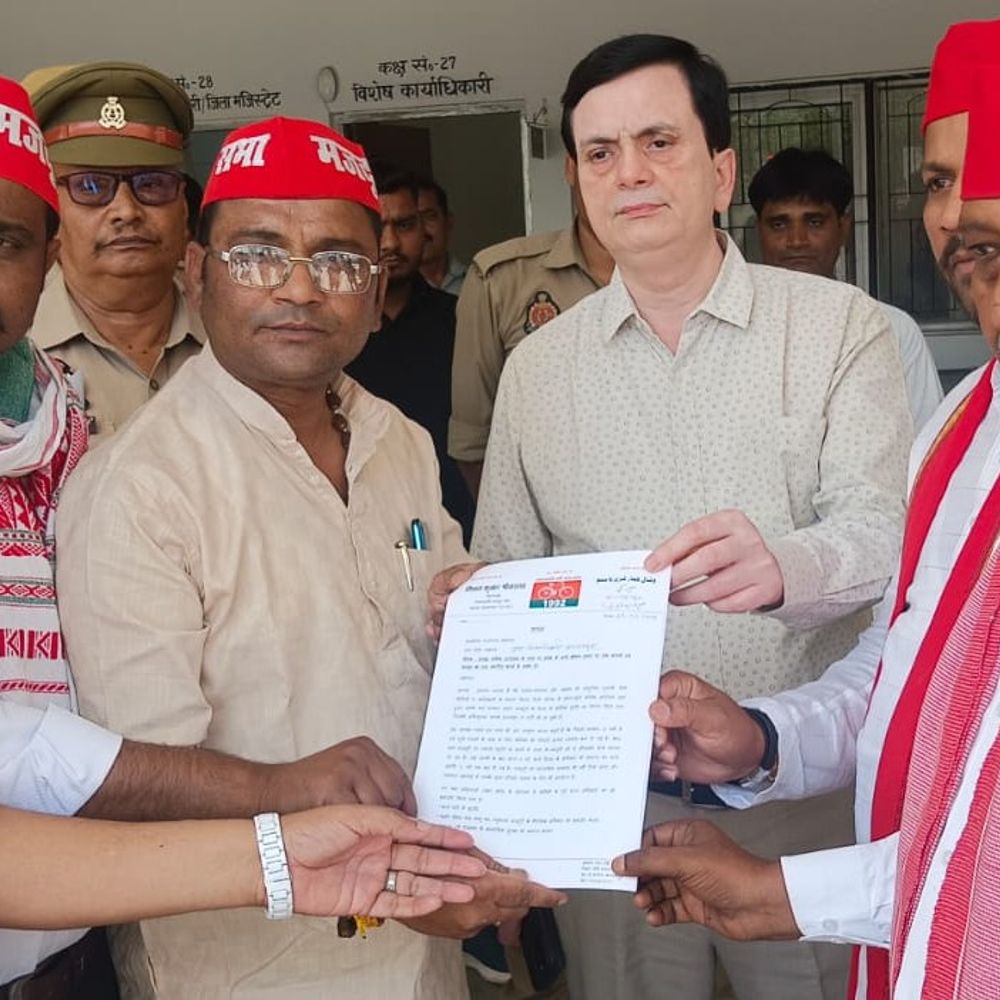 बलरामपुर में सपा ने किया प्रदर्शन:राज्यपाल को 6 सूत्रीय ज्ञापन सौंपकर कार्रवाई की मांग